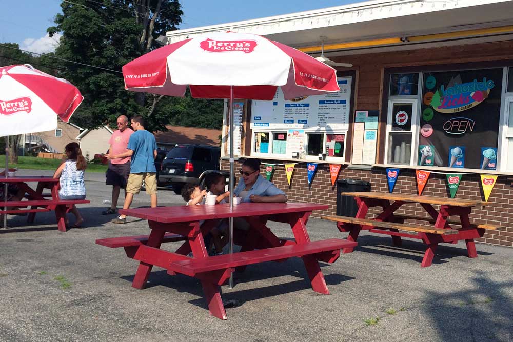 Kids enjoying ice cream at Lakeside Licks